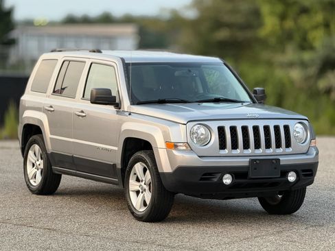 Used 2017 Jeep Patriot Latitude AWD/4WD image 1
