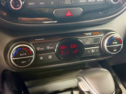 Used 2020 Kia Soul EX FWD image 17