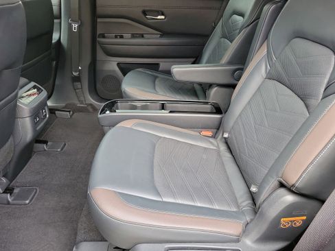 Certified 2022 Nissan Pathfinder Platinum w/ Cargo Package image 19