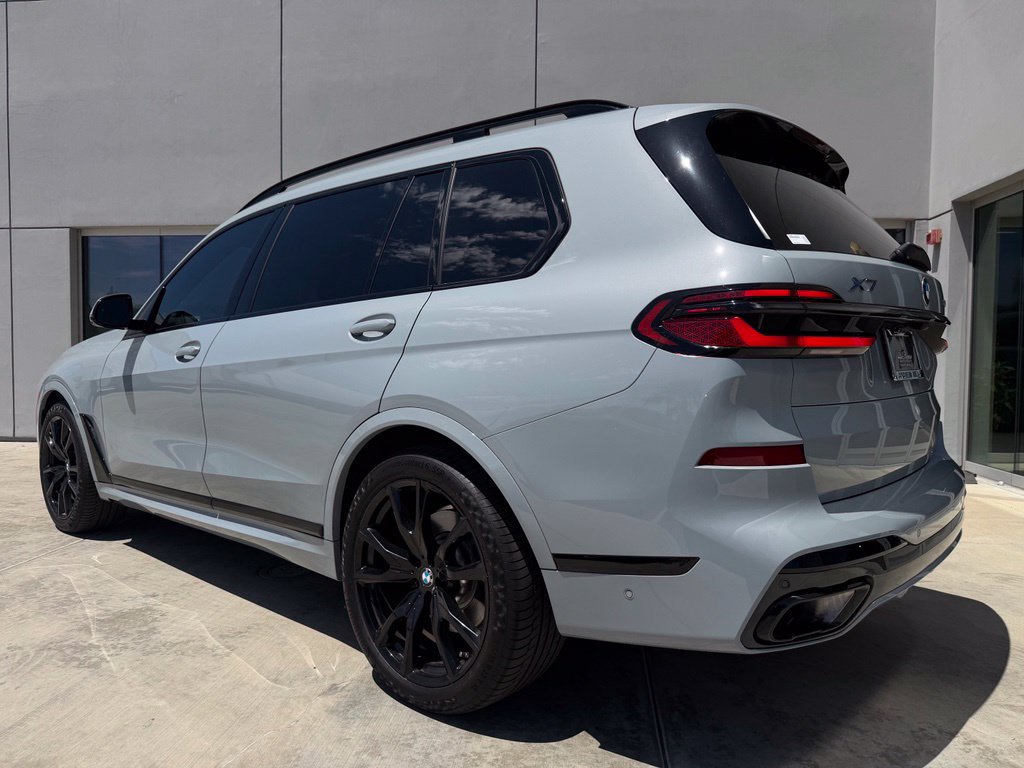 Used 2025 BMW X7 xDrive40i w/ M Sport Package AWD/4WD image 4