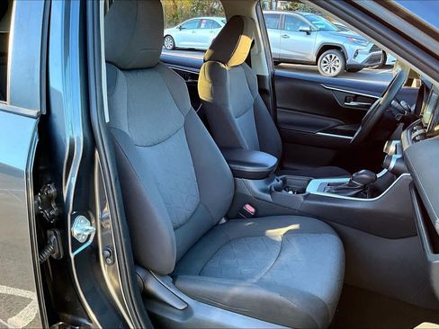 Certified 2020 Toyota RAV4 XLE image 9