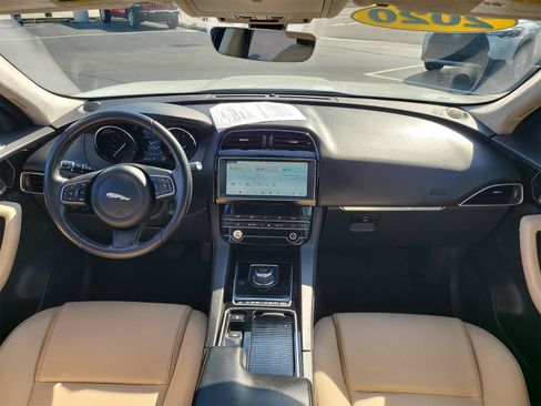 Used 2020 Jaguar F-PACE Premium image 15