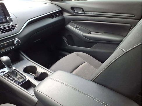 Used 2025 Nissan Altima 2.5 S FWD image 12