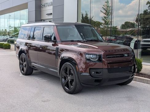 Used 2025 Land Rover Defender 130 X-Dynamic SE AWD/4WD image 9