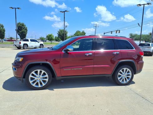 Used 2017 Jeep Grand Cherokee Limited w/ Trailer Tow Group IV AWD/4WD image 13