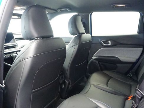 Used 2024 Jeep Compass Latitude image 21