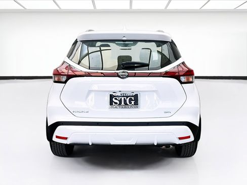 Used 2023 Nissan Kicks SR w/ Interior Electronics Package FWD image 5
