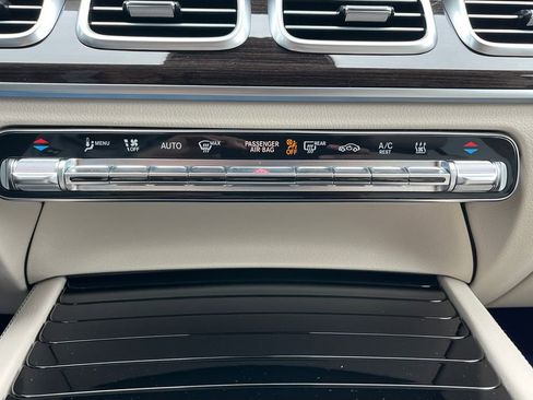 Used 2025 Mercedes-Benz GLE 450e 4MATIC image 4