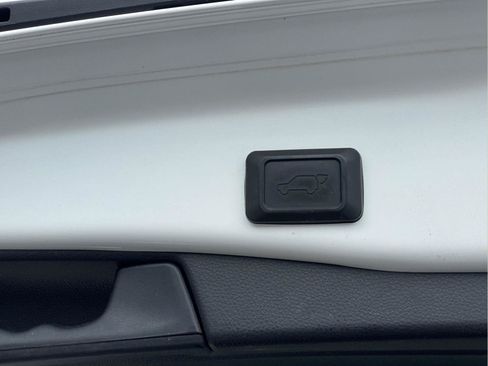 Used 2019 Toyota RAV4 XLE Premium w/ Cold Weather Package AWD/4WD image 10