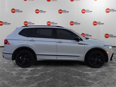 Used 2024 Volkswagen Tiguan SE R-Line image 4