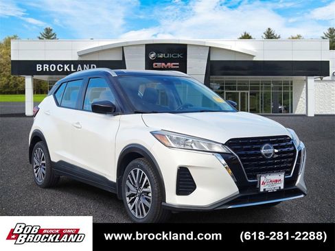 Used 2021 Nissan Kicks SV image 1