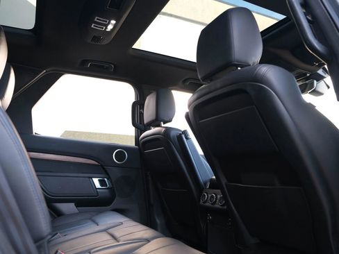 Used 2019 Land Rover Discovery HSE image 29