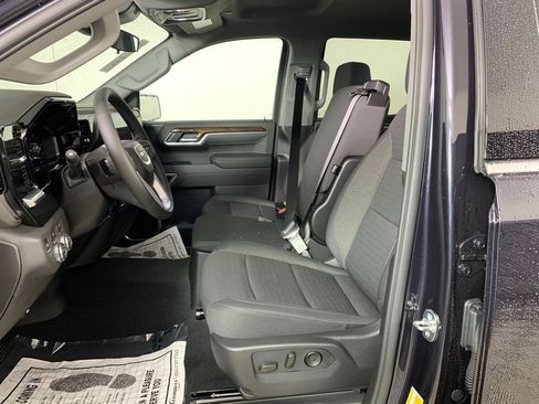 New 2026 GMC Sierra 1500 SLE image 13