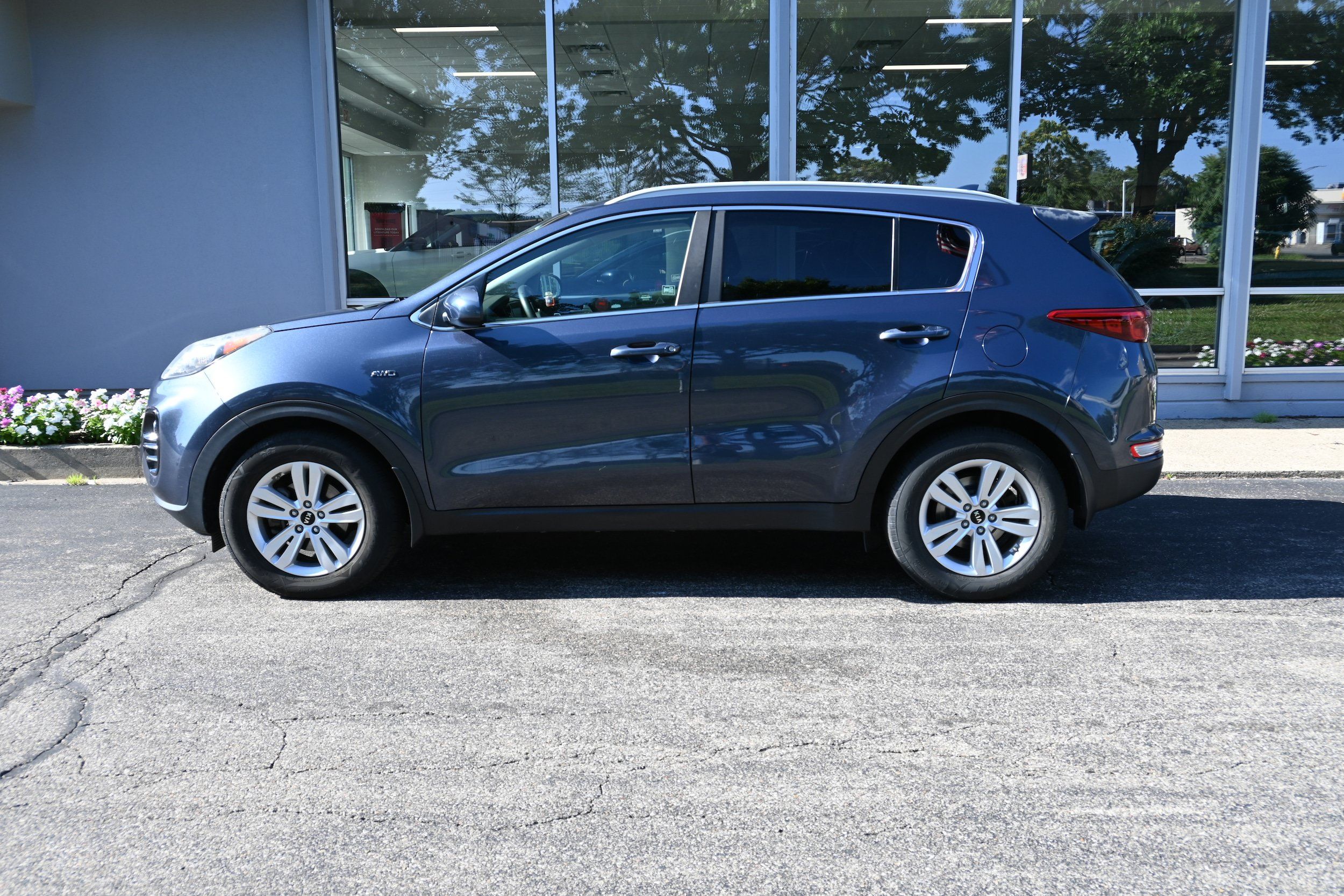 Used 2018 Kia Sportage LX w/ LX Popular Package AWD/4WD image 2