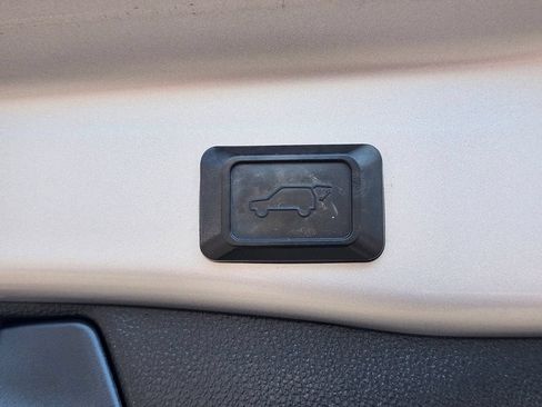 Used 2020 Toyota RAV4 XLE Premium AWD/4WD image 31