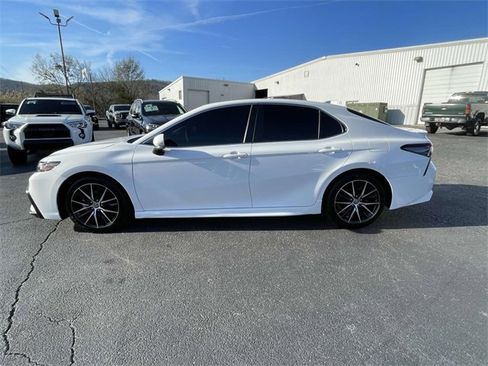 Used 2024 Toyota Camry SE image 2