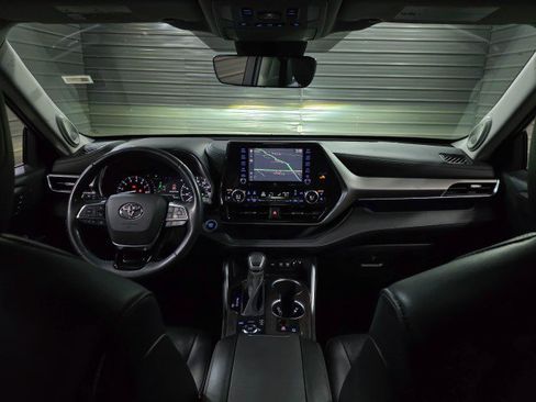 Used 2020 Toyota Highlander Limited image 11