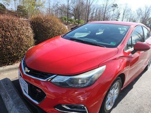 Used 2018 Chevrolet Cruze LT w/ Convenience Package image 3
