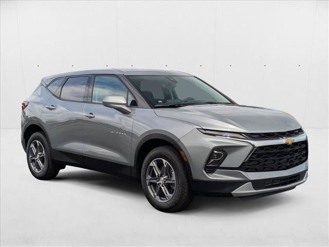 New 2025 Chevrolet Blazer LT w/ Driver Confidence Package FWD image 6