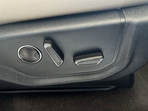 Used 2023 Ford Expedition Limited image 19