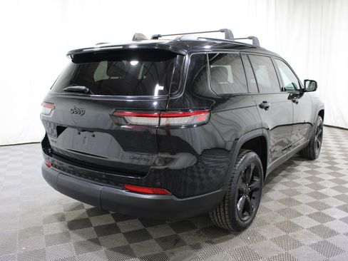 Used 2023 Jeep Grand Cherokee L Limited w/ Black Appearance Package AWD/4WD image 30
