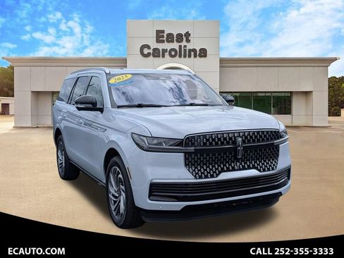 Used 2025 Lincoln Navigator Reserve AWD/4WD image 1