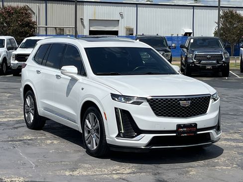 Used 2023 Cadillac XT6 Premium Luxury w/ Technology Package FWD image 5