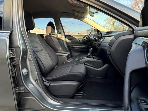 Used 2017 Nissan Rogue SV AWD/4WD image 13
