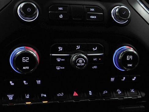 Used 2021 GMC Sierra 3500 Denali w/ Denali Ultimate Package AWD/4WD image 41