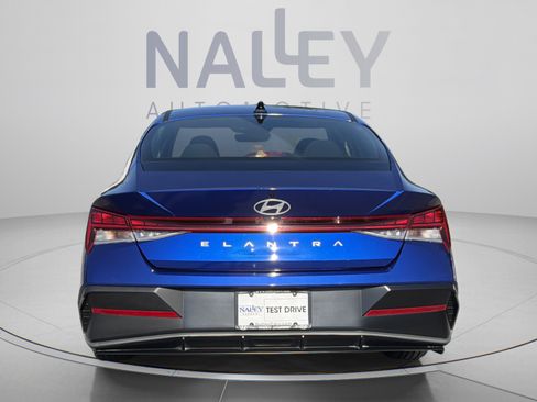 Used 2025 Hyundai Elantra SEL FWD image 5