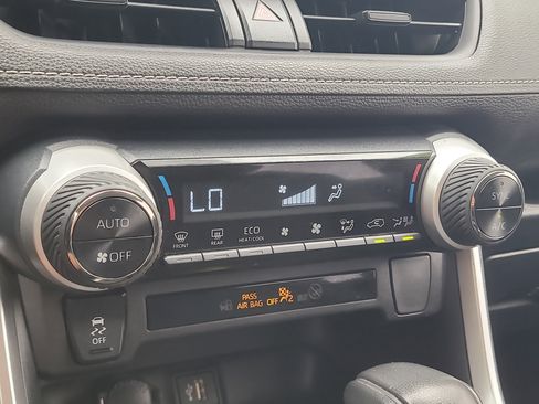 Used 2024 Toyota RAV4 LE AWD/4WD image 24