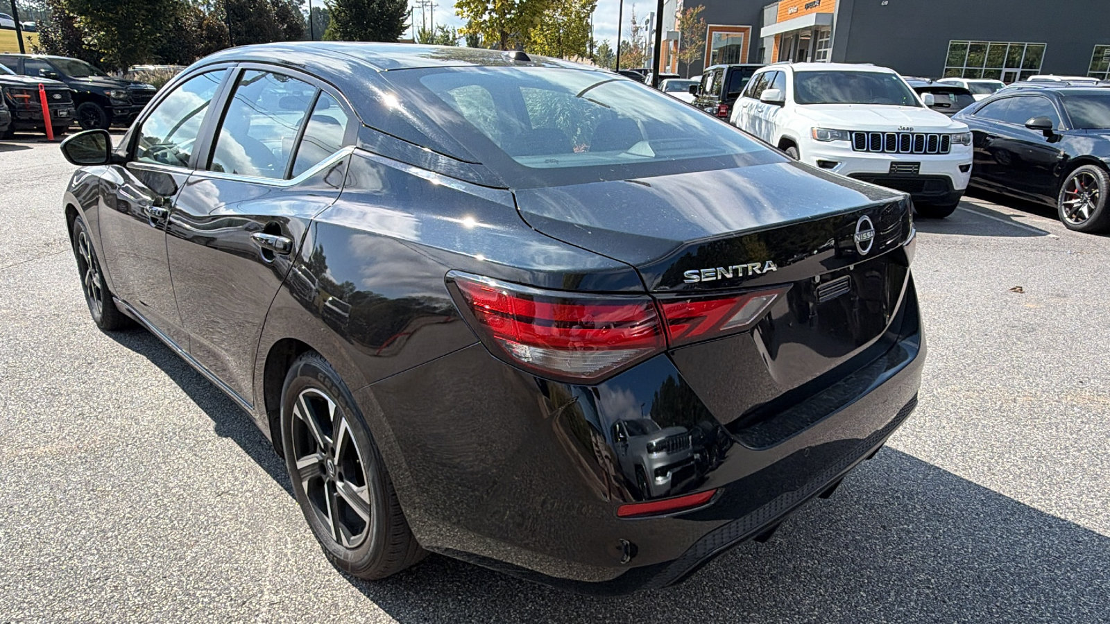 Used 2025 Nissan Sentra SV FWD image 10
