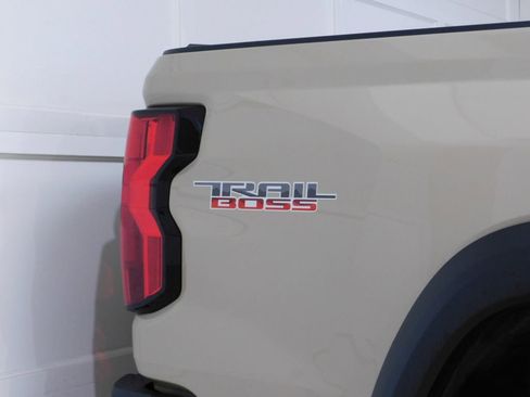 Used 2024 Chevrolet Colorado Trail Boss w/ Safety Package AWD/4WD image 9