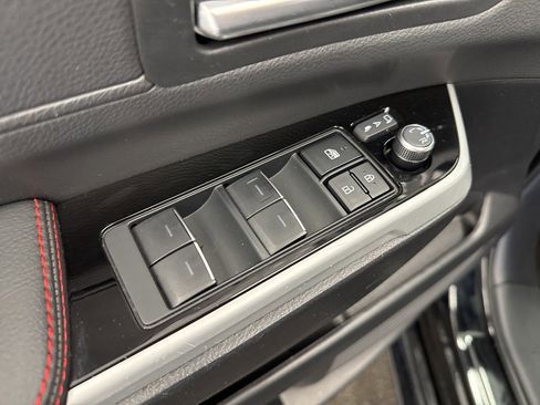 Certified 2025 Toyota Sienna XSE image 38