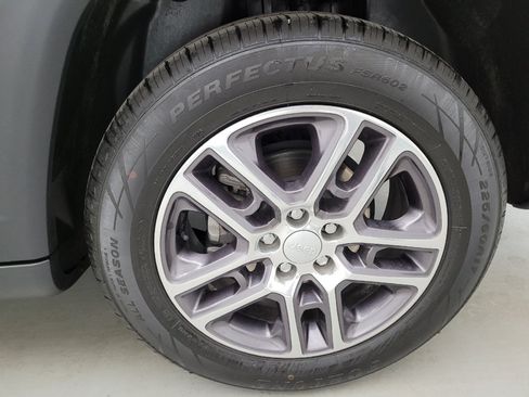 Used 2020 Jeep Compass Latitude FWD image 31