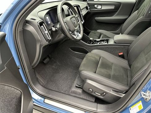Certified 2025 Volvo XC40 B5 Plus image 11