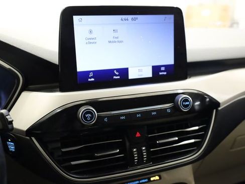 Used 2020 Ford Escape SE image 19