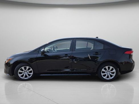 Used 2025 Toyota Corolla LE FWD image 18