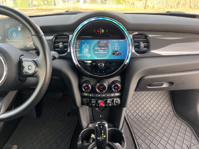 Used 2022 MINI Cooper 2-Door Hardtop FWD image 19