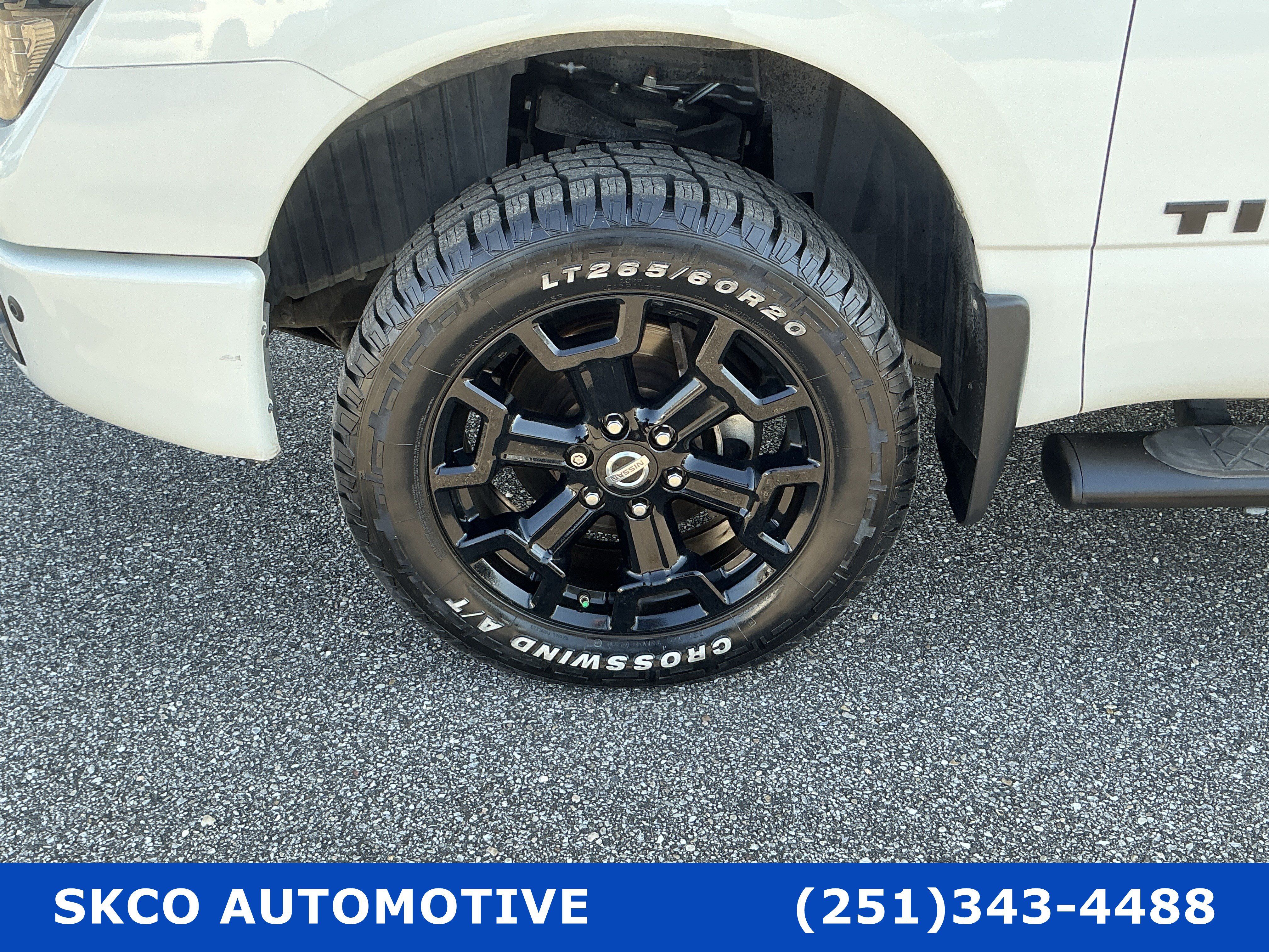 Used 2018 Nissan Titan SL w/ Midnight Edition AWD/4WD image 9