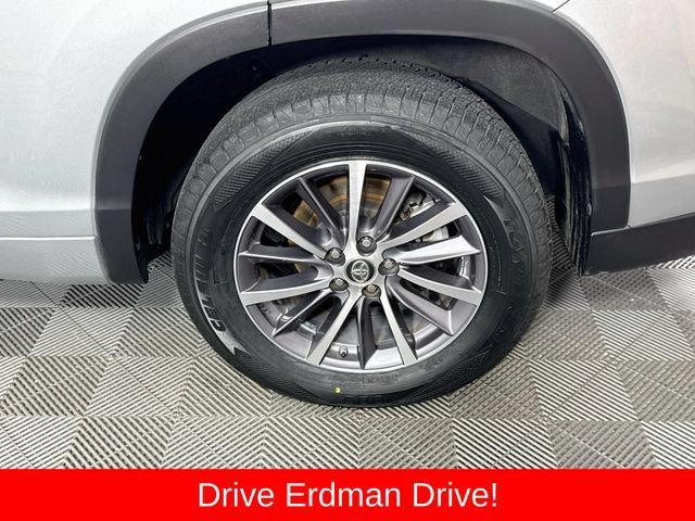 Used 2018 Toyota Highlander XLE FWD image 4