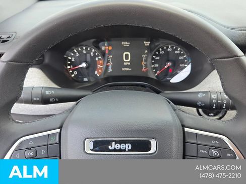 Used 2025 Jeep Compass Latitude AWD/4WD image 23