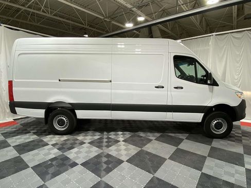 Used 2025 Mercedes-Benz Sprinter 2500 image 4
