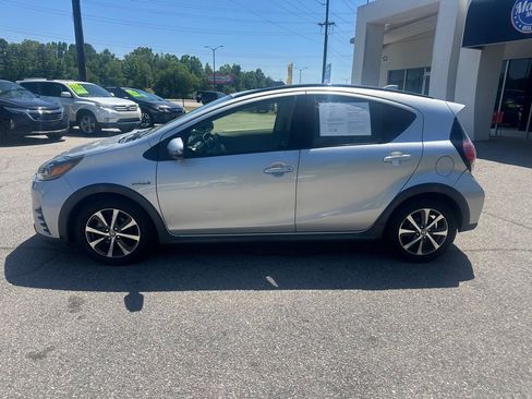 Used 2018 Toyota Prius C One FWD image 2