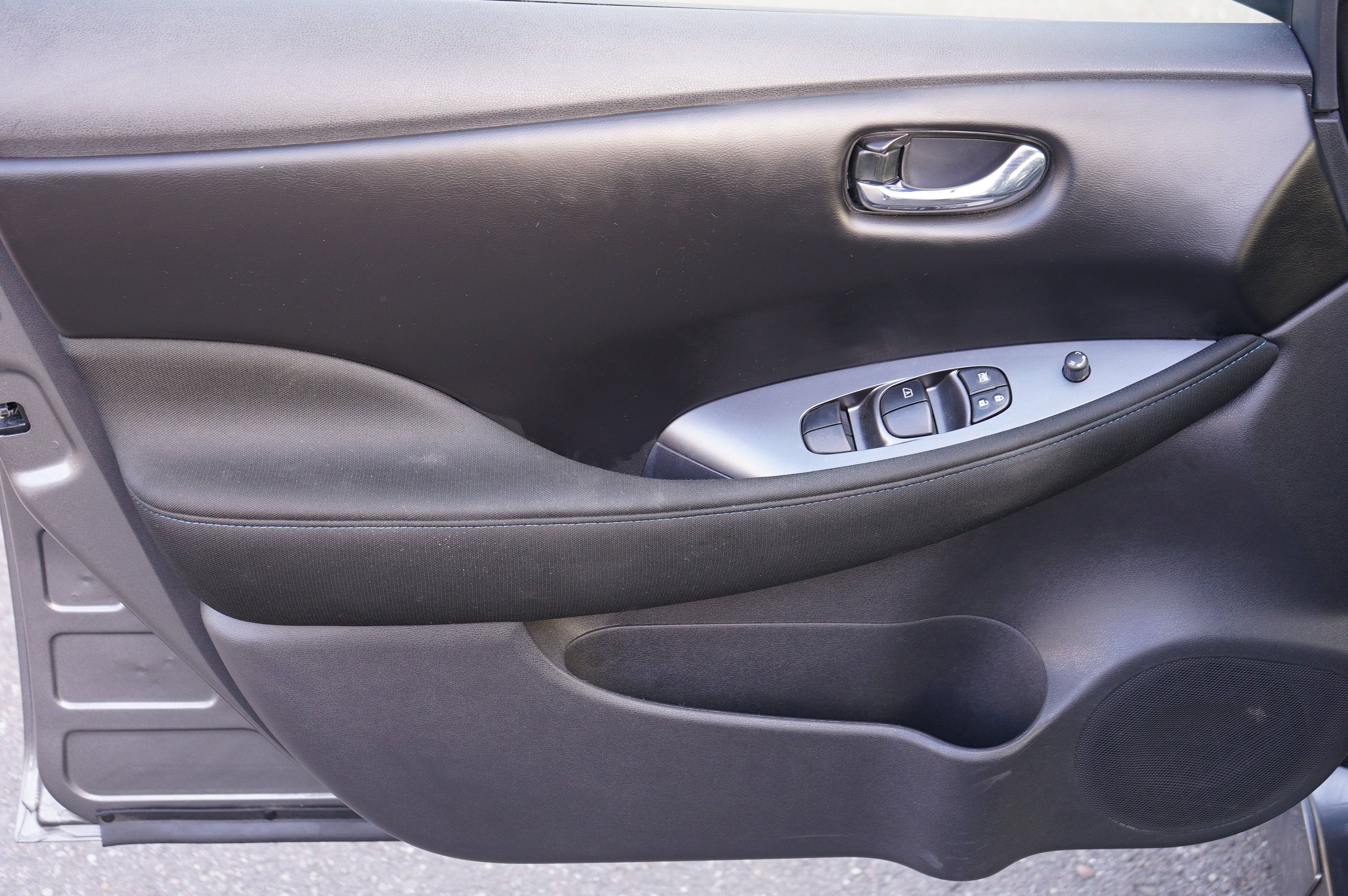 Used 2025 Nissan Leaf S FWD image 14