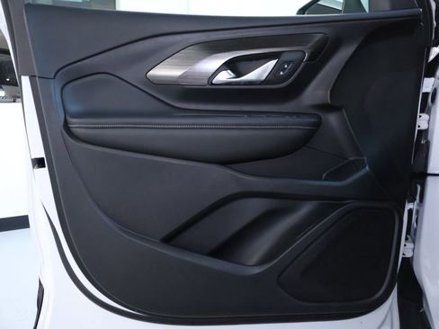 Used 2024 GMC Terrain SLE image 12