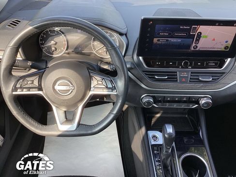 Used 2024 Nissan Altima 2.5 SV w/ SV Premium Package FWD image 16