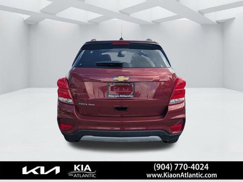 Used 2022 Chevrolet Trax LT w/ LT Convenience Package image 4