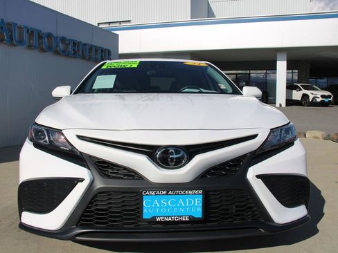 Used 2024 Toyota Camry SE image 10