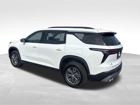 Used 2026 Chevrolet Traverse LT AWD/4WD image 3
